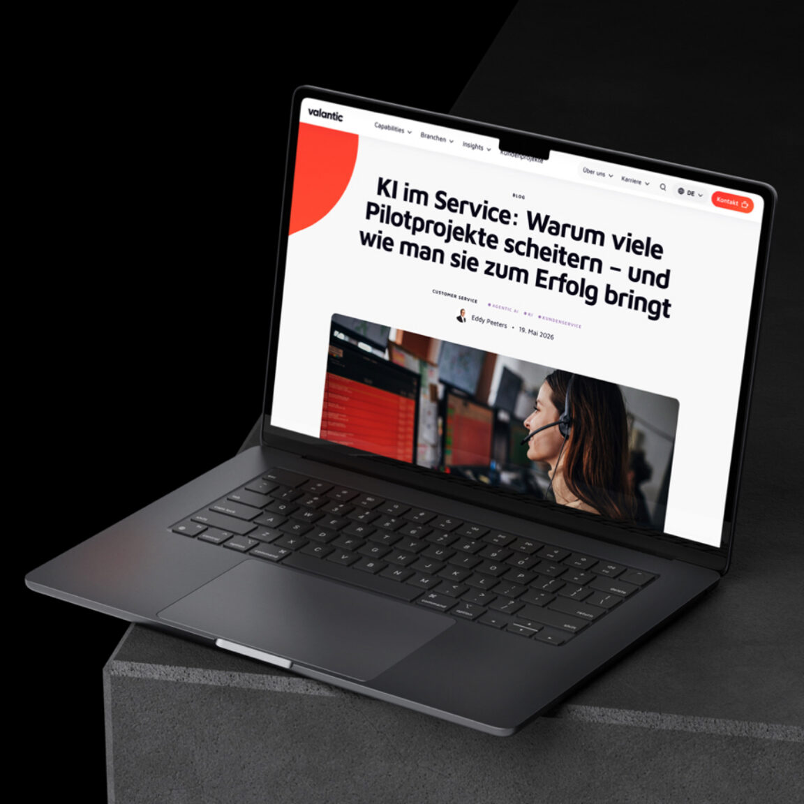 Fachartikel auf einer Website in der Laptop-Ansicht