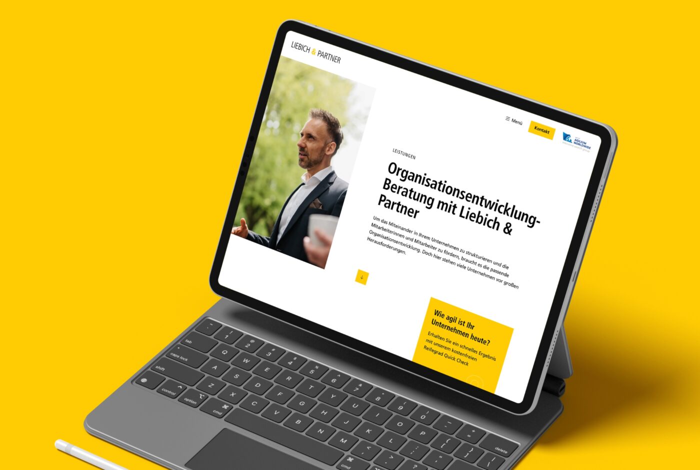 Mockup von einem Tablet und Smartphone auf dem die Startseite der Website https://www.liebich-partner.de zu sehen ist.