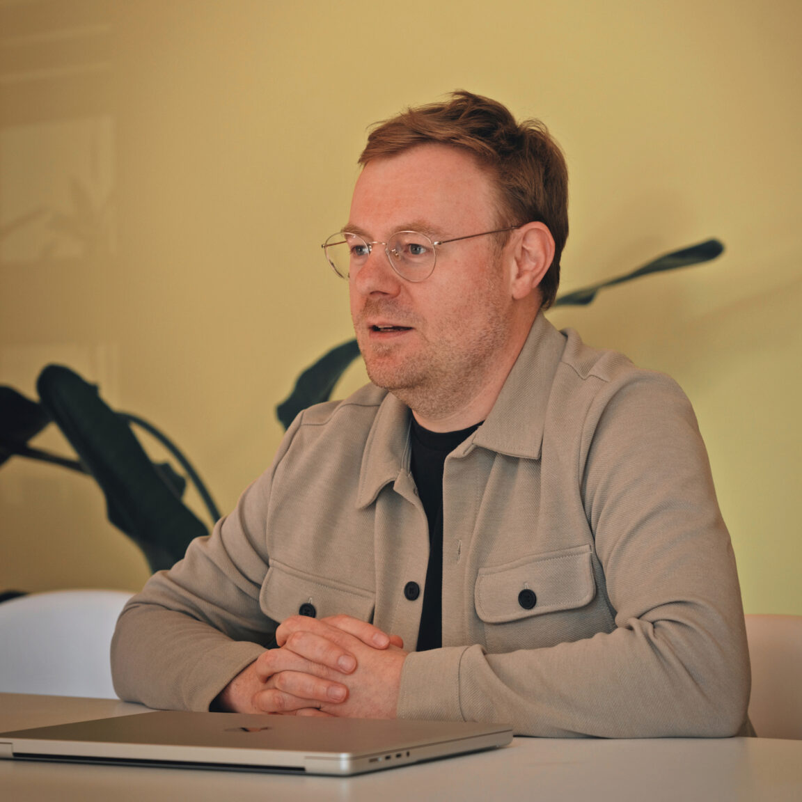 Mitarbeiter von seitenweise im Beratungsgespräch