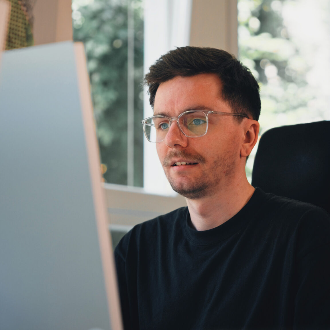 Mitarbeiter von seitenweise am Arbeitsplatz